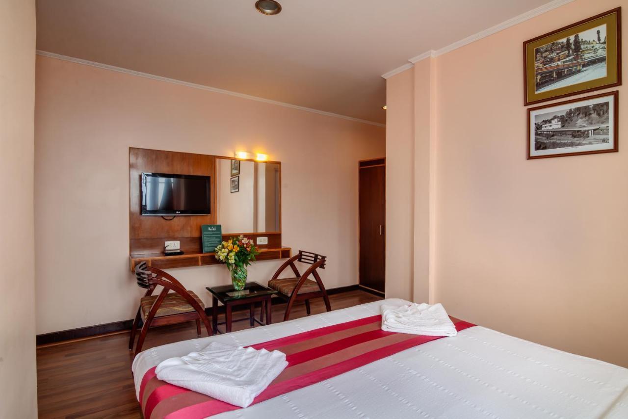Muscatel Spring Burn - 100 Mts From Mall Road Дарджилинг Екстериор снимка
