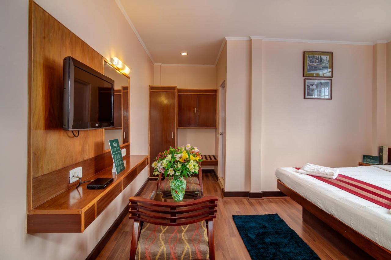 Muscatel Spring Burn - 100 Mts From Mall Road Дарджилинг Екстериор снимка