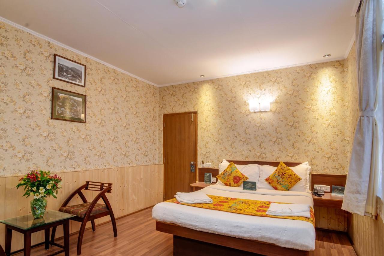 Muscatel Spring Burn - 100 Mts From Mall Road Дарджилинг Екстериор снимка