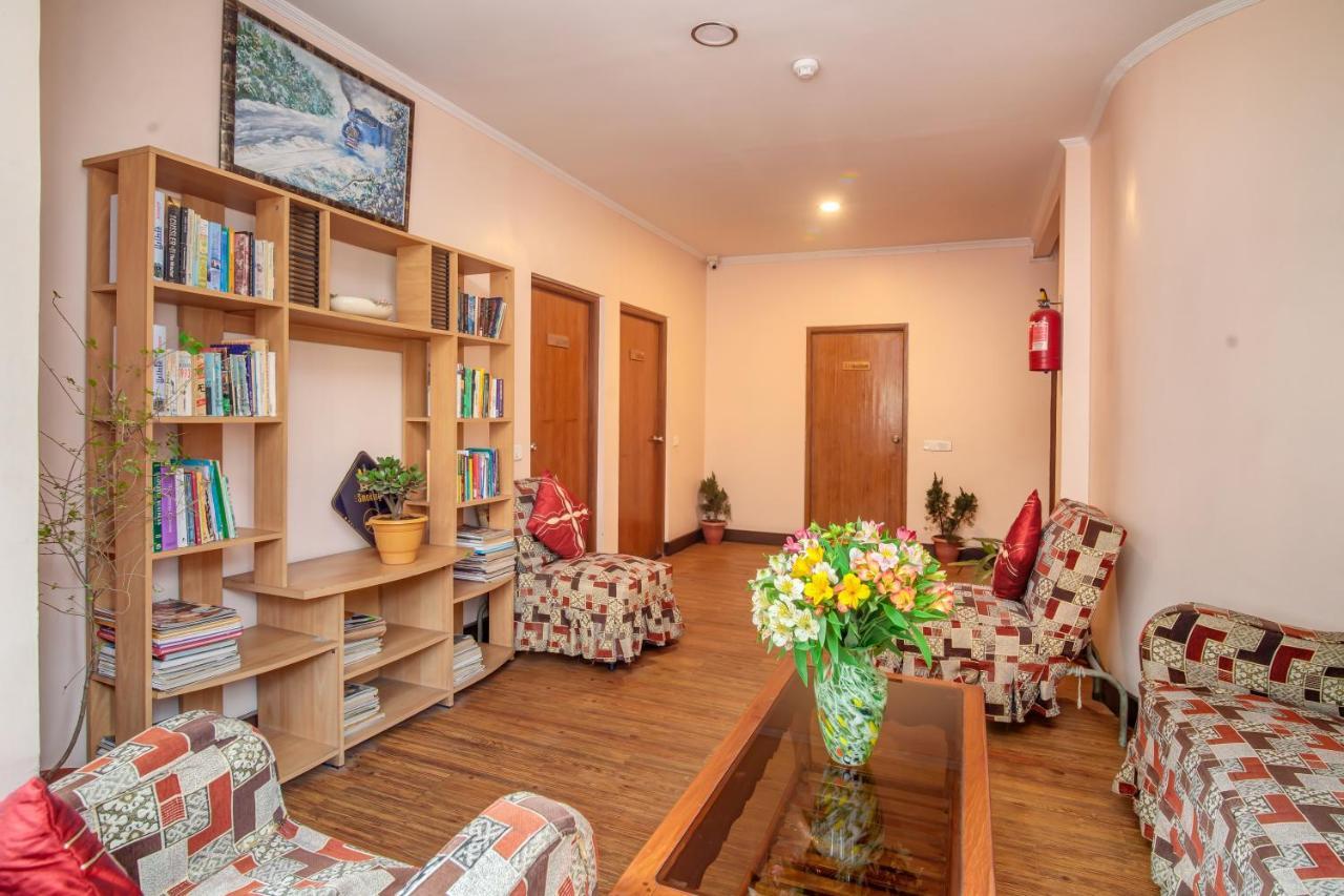 Muscatel Spring Burn - 100 Mts From Mall Road Дарджилинг Екстериор снимка