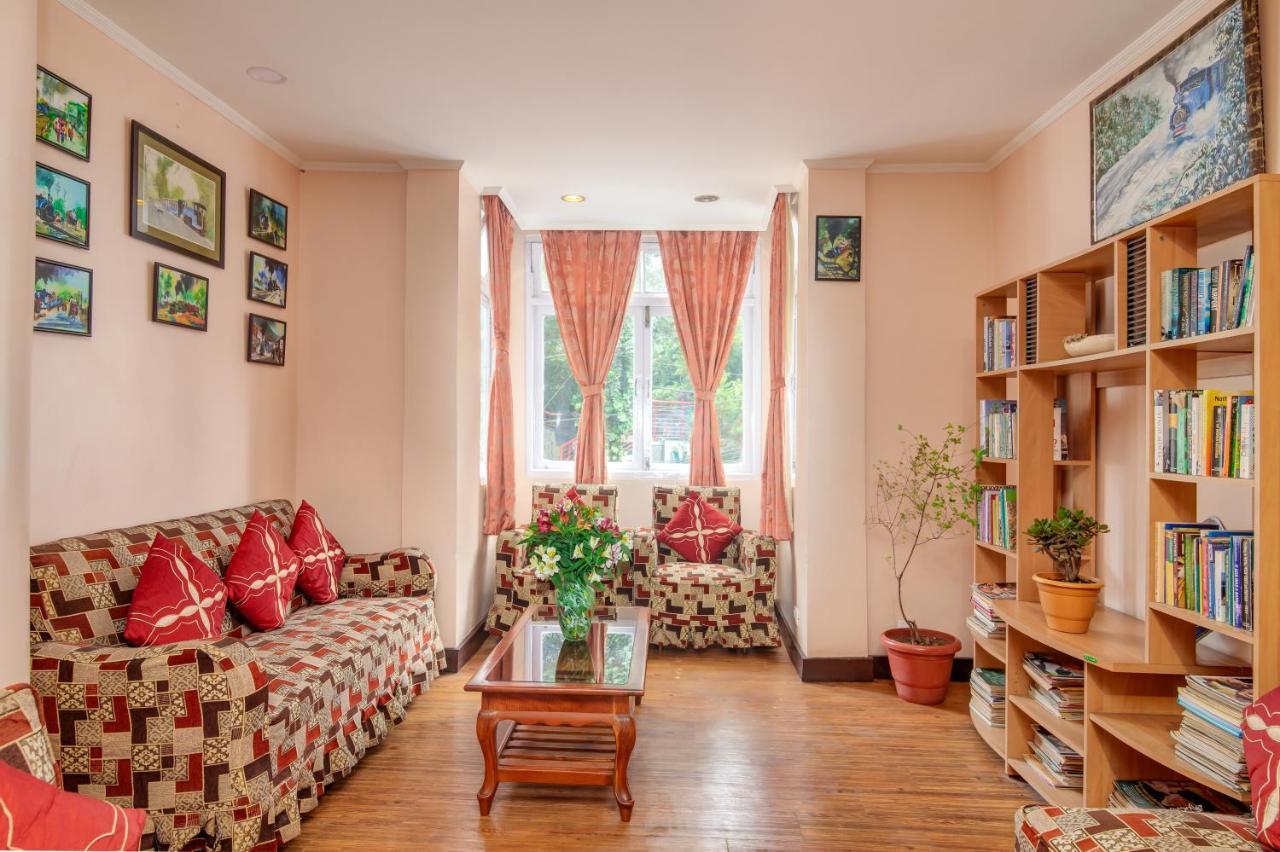 Muscatel Spring Burn - 100 Mts From Mall Road Дарджилинг Екстериор снимка
