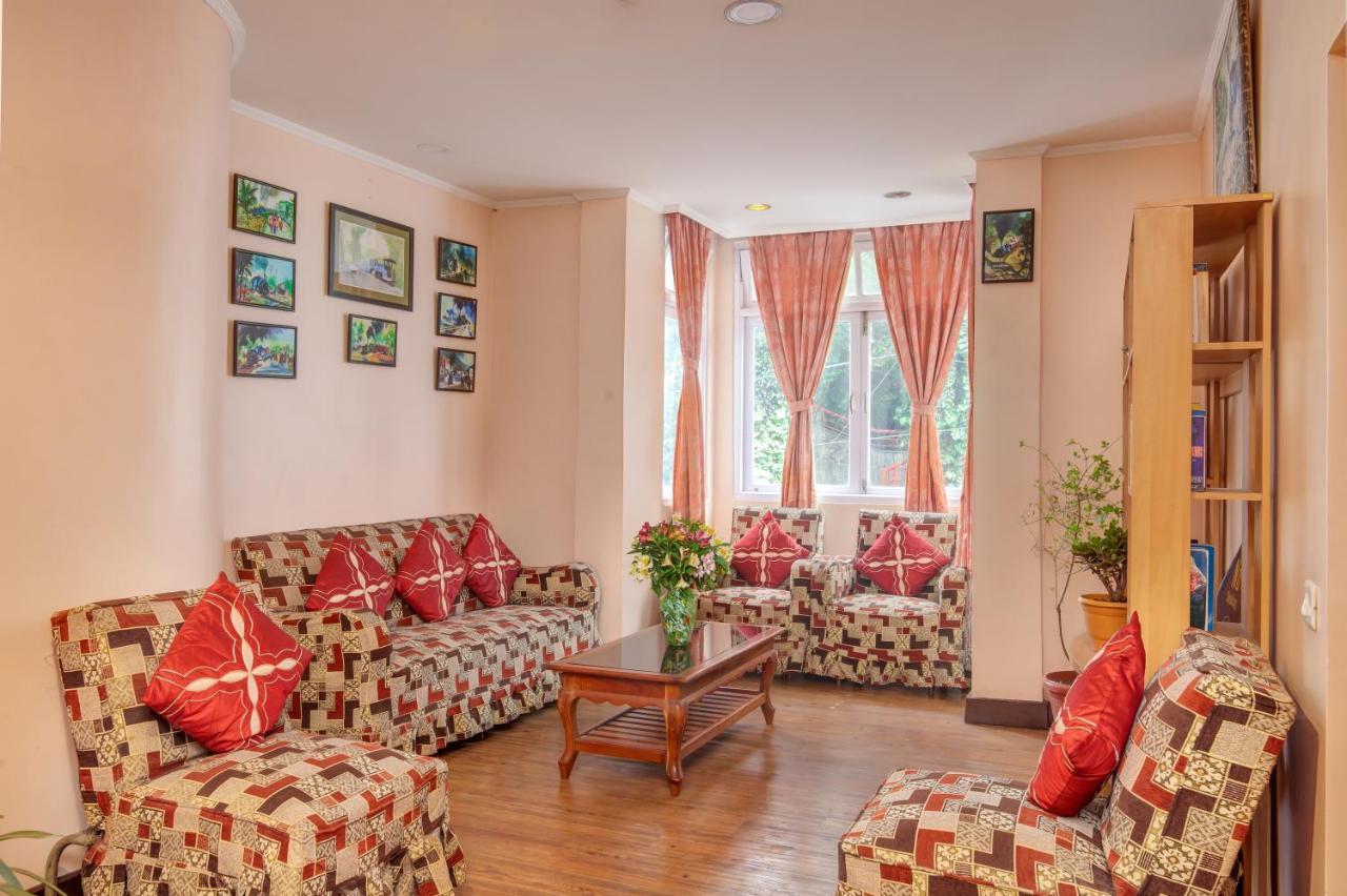 Muscatel Spring Burn - 100 Mts From Mall Road Дарджилинг Екстериор снимка