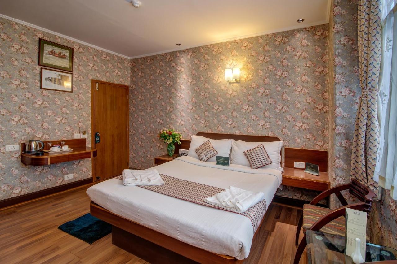 Muscatel Spring Burn - 100 Mts From Mall Road Дарджилинг Екстериор снимка