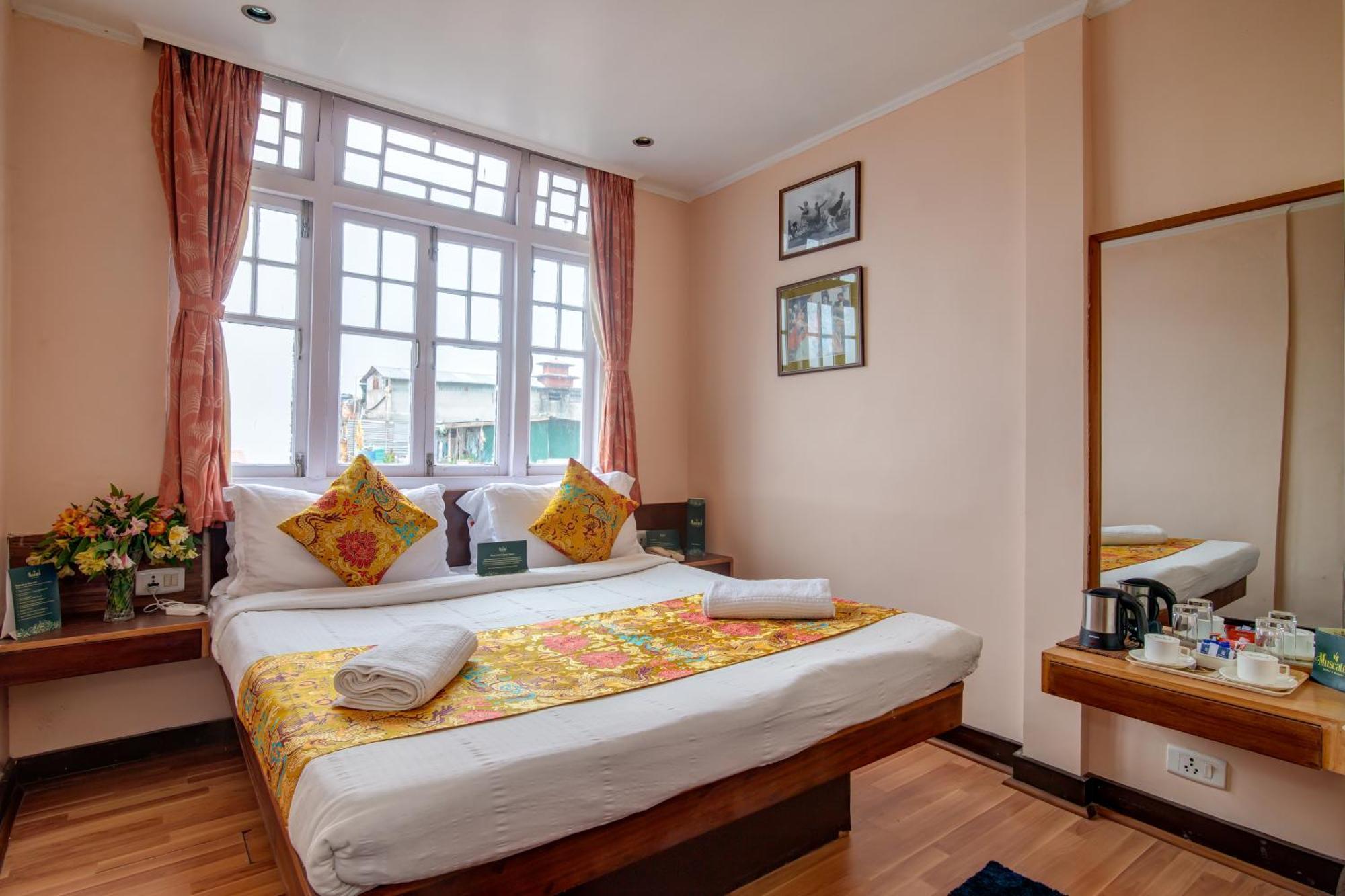 Muscatel Spring Burn - 100 Mts From Mall Road Дарджилинг Екстериор снимка